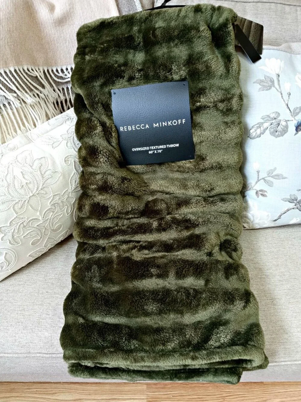 NEW! EXQUISITE LUXURY PLUSH REBECCA MINKOFF BLANKET